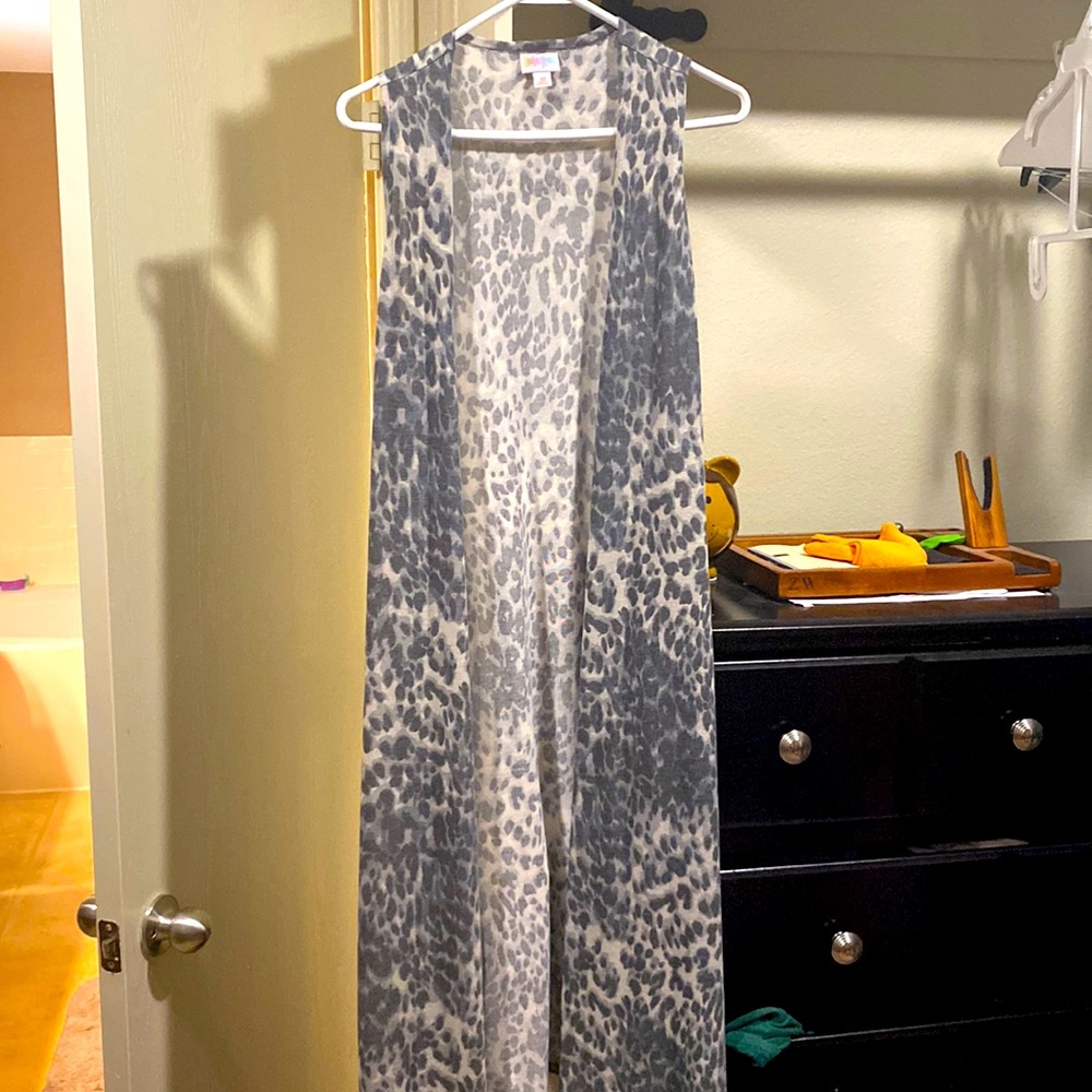 LuLaRoe xs leopard joy vest